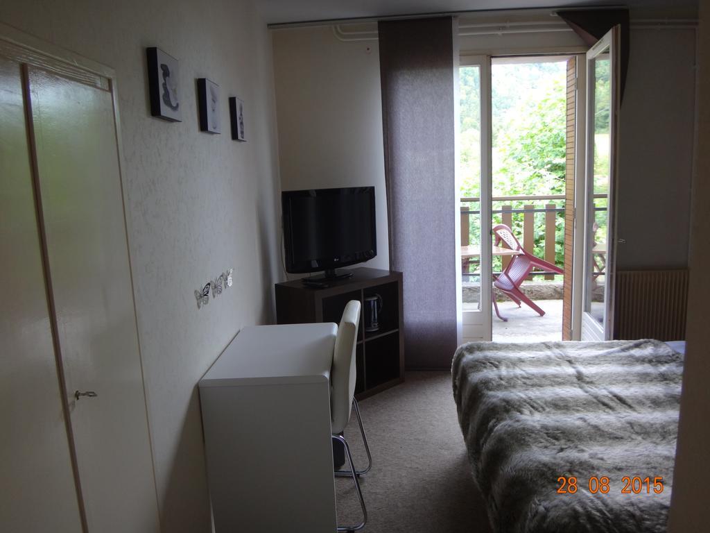 Hotel Bon Accueil Oyonnax Bilik gambar