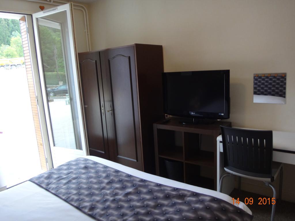 Hotel Bon Accueil Oyonnax Bilik gambar